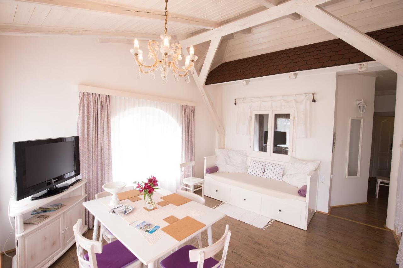 Bacchus Apartman - Borbarlang, Badacsony Badacsonytomaj Exterior photo
