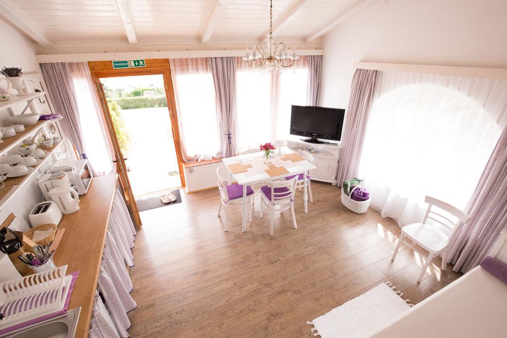 Bacchus Apartman - Borbarlang, Badacsony Badacsonytomaj Exterior photo